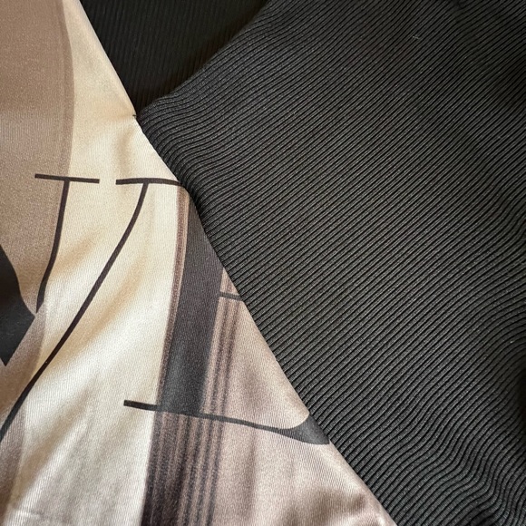 Griffin Print Blouse - Picture 9 of 9